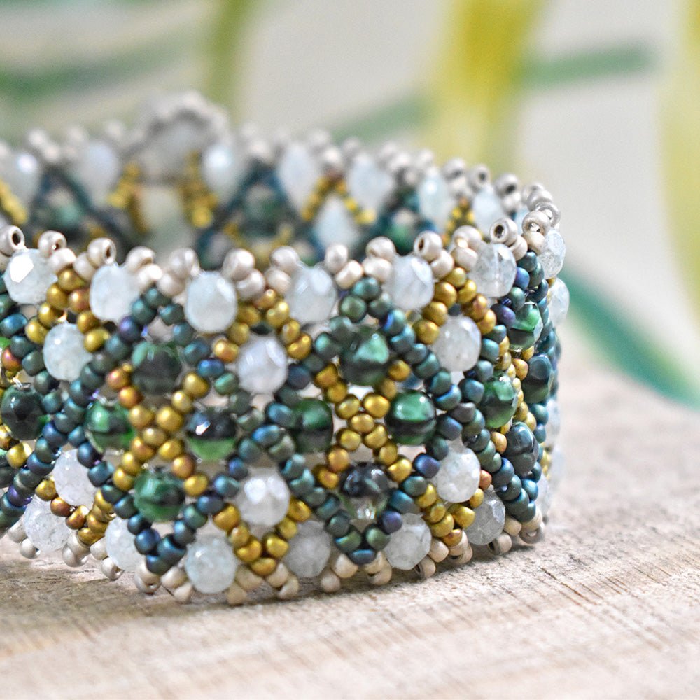 beaded bracelet blue, gold and white