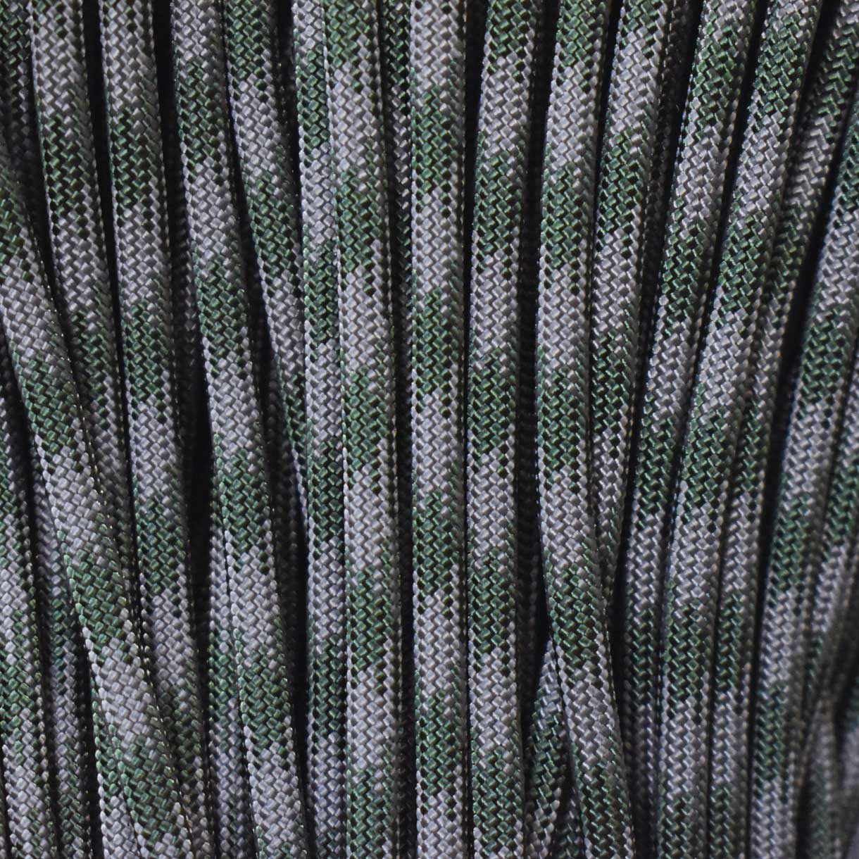 4 mm (5/32”) 550 Paracord Emerald Green and Charcoal 50/50 n Made in the USA Nylon/Nylon (100 ft)