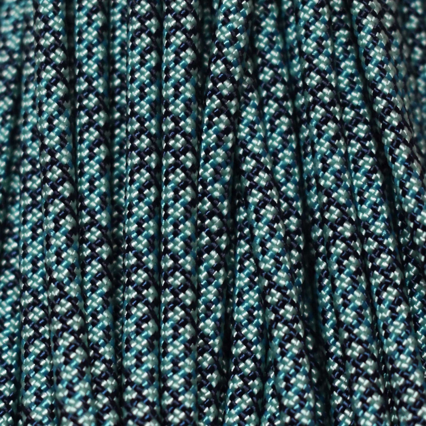 4 mm (5/32”) 550 Paracord Sea Breeze Made in the USA Nylon/Nylon (100 ft) El Wood Braiding Co
